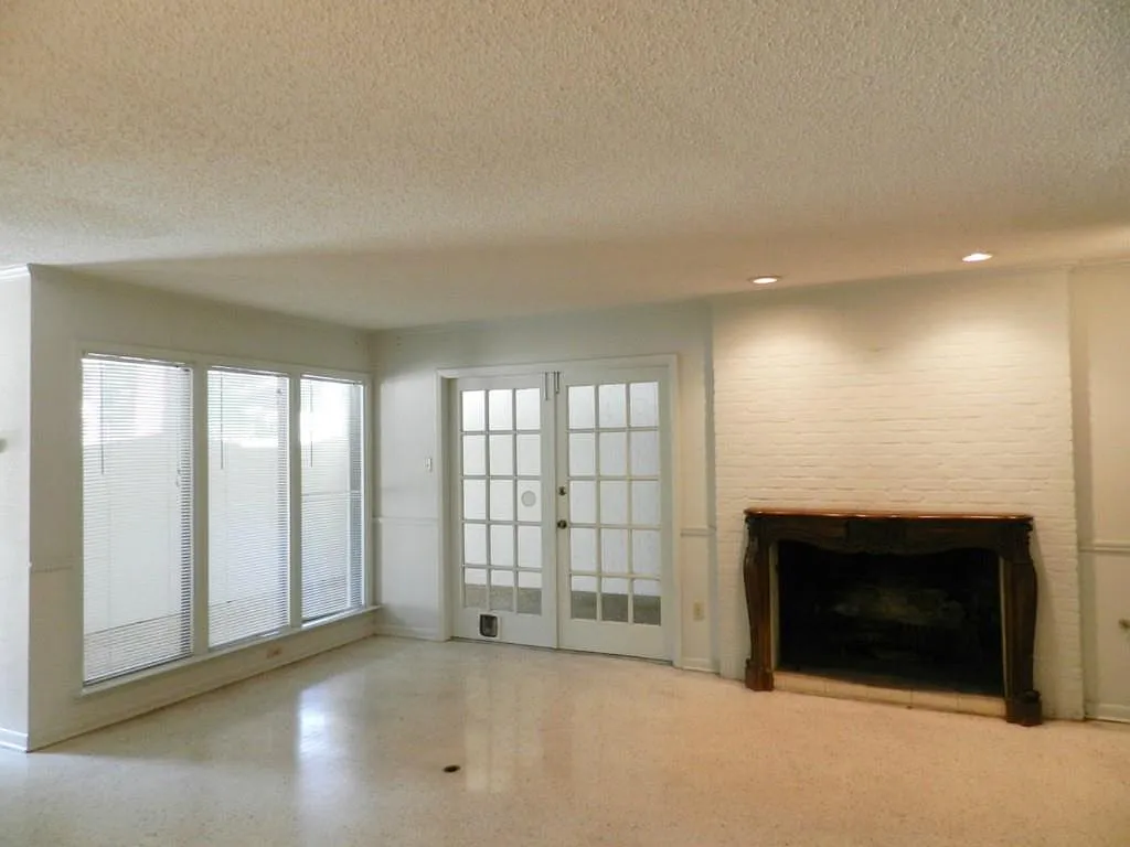 2 bed, 2.0 bath, 2444 sqft, $2,949 — Photo 4