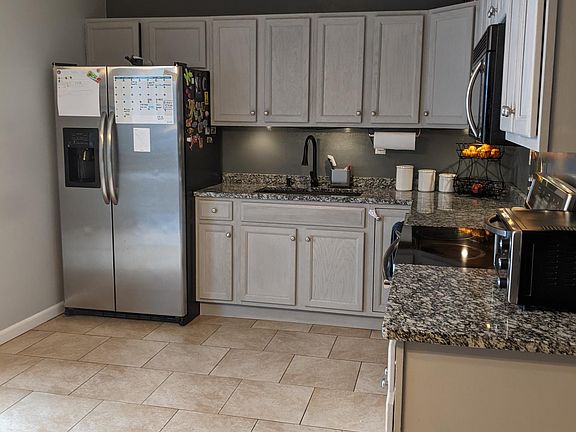 5th image of 22 Lamplighter Ln