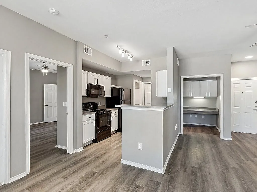 The Sorento Apartments — Photo 4