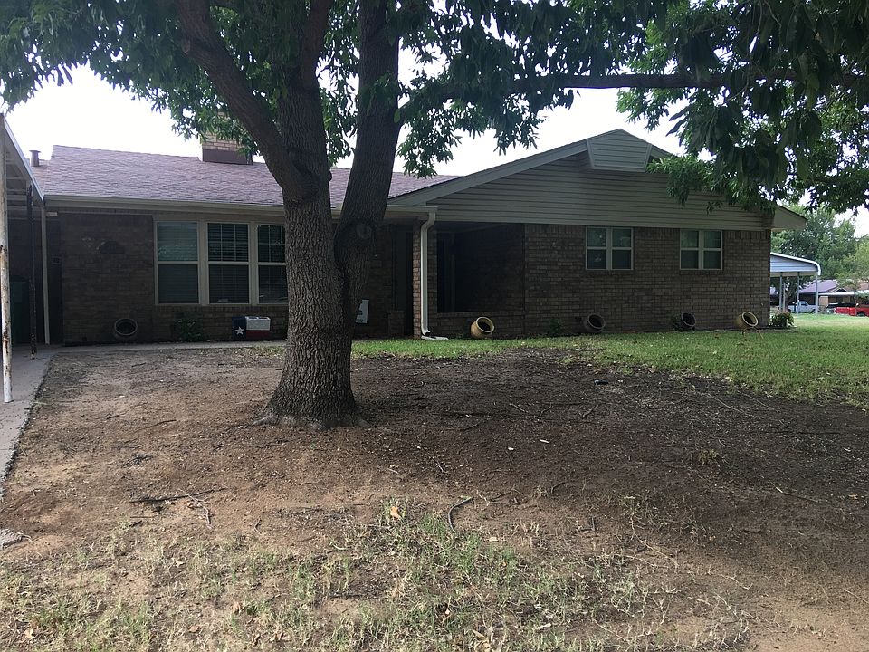 Front view- aged oak trees