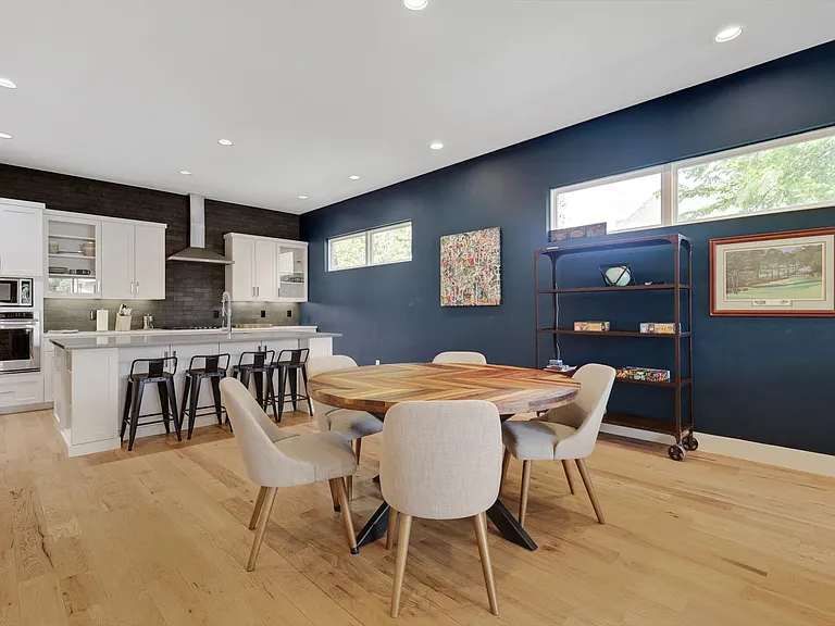 2421 Throckmorton St — Photo 9