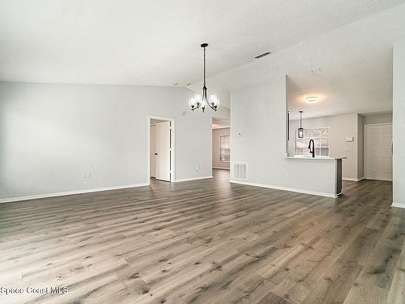 5th image of 2840 Staten Dr
