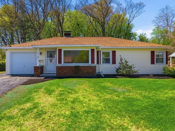 38 Hillside Ave, Webster, MA 01570