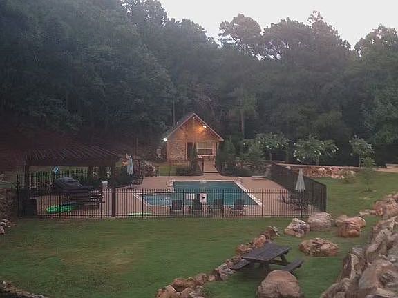 3rd image of 120 Oxford Creek Dr