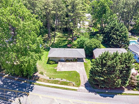 3rd image of 1502 N Druid Hills Rd NE