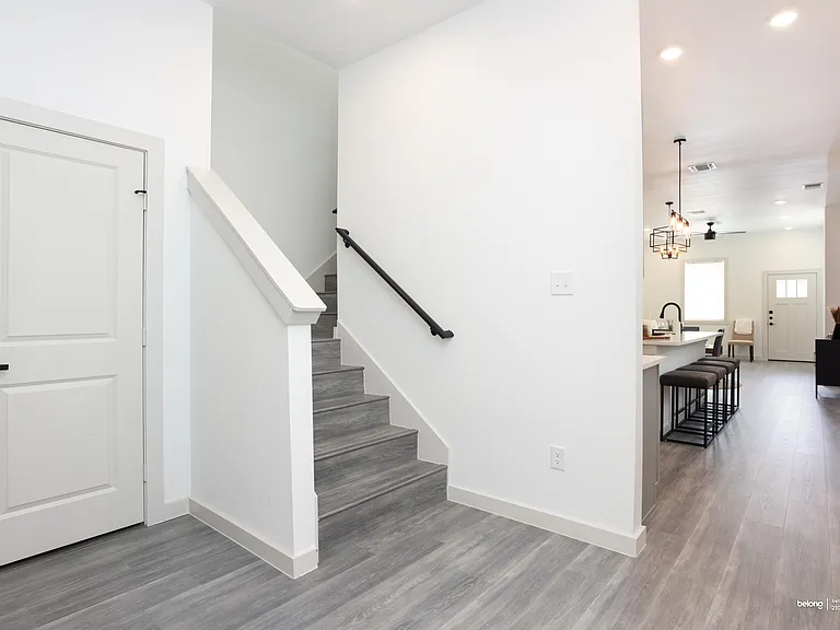 1727 E Crockett St — Photo 30