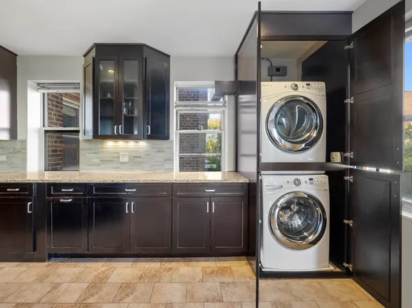 3750 Hudson Manor Terrace image 10 of 27