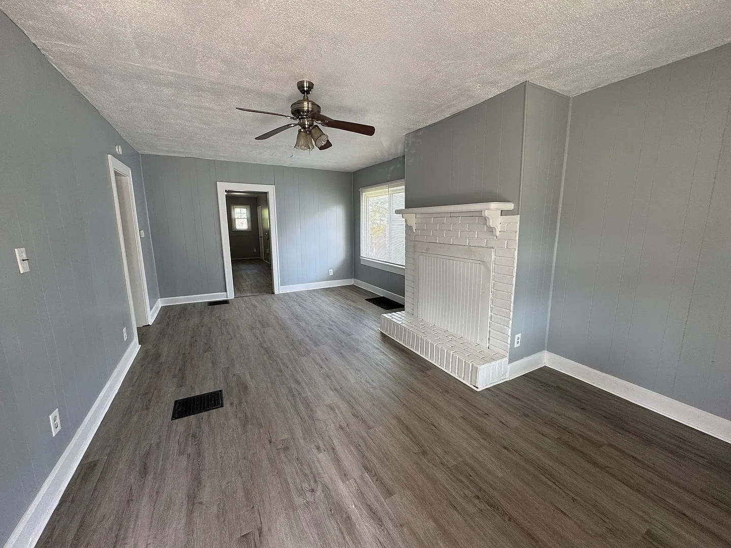Near Southeast 3 Bed 1 Bath — Photo 2