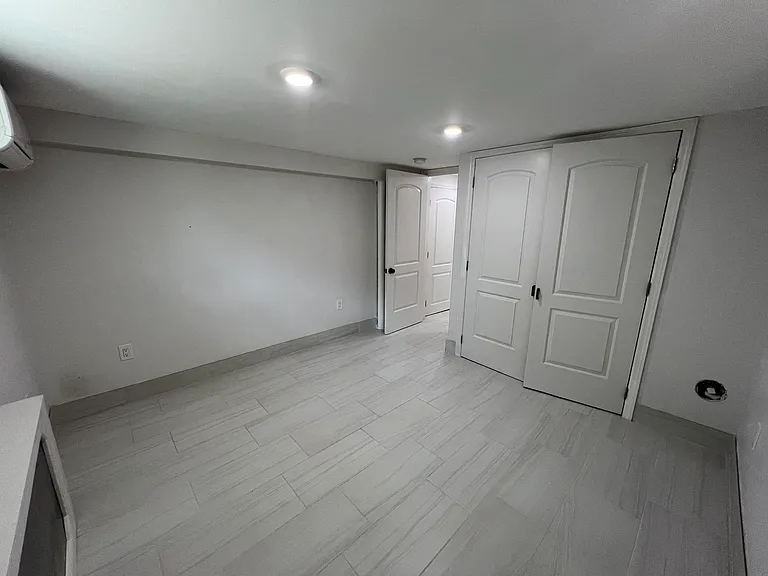 468 McClean Ave #B — Photo 3