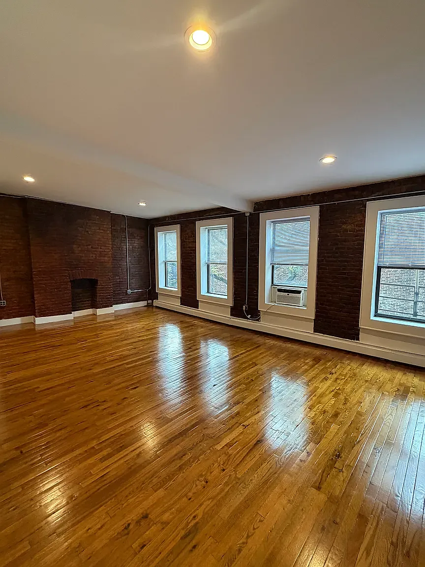 2153 2nd Avenue — Photo 3