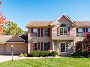 52124 N Lakeshore Dr, Granger, IN 46530