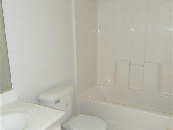 bedrooms have private baths