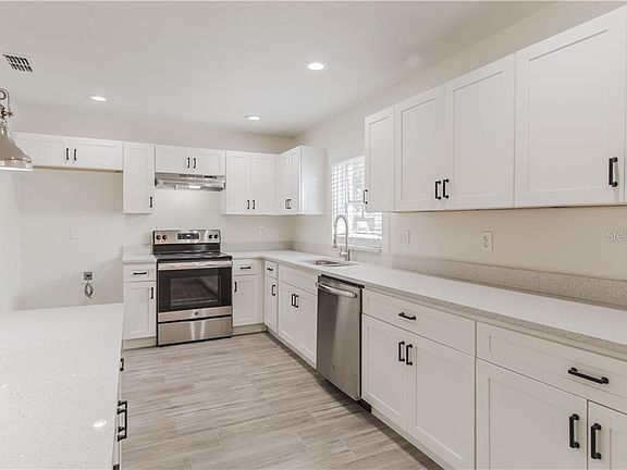 4th image of 2932 Maplewood Ave