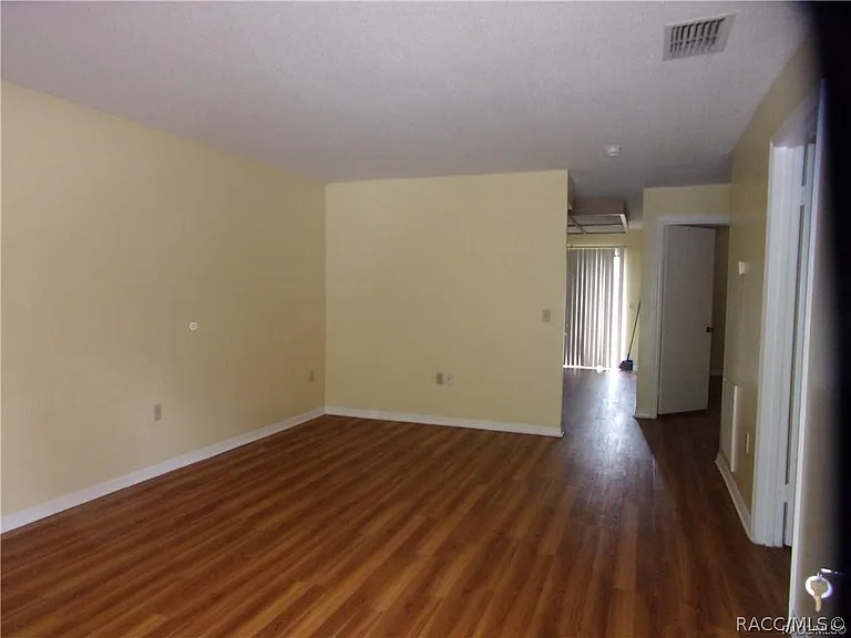 607 Edgewood Ave — Photo 2