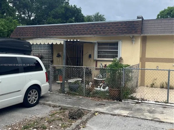 3940 NW 207th Dr, Miami Gardens, FL 33055