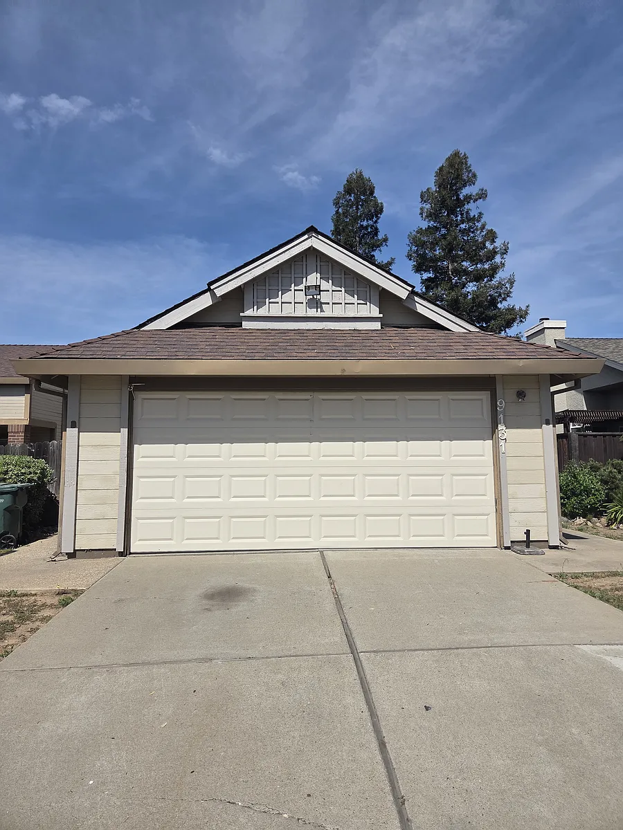 Building Photo - 9131 Colonsay Way