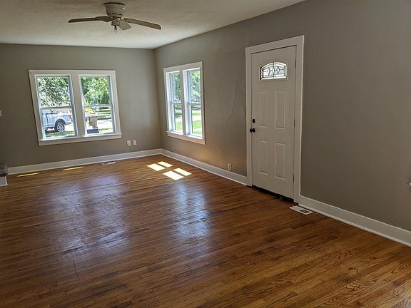 2nd image of 904 N Olive St