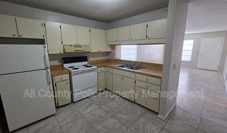 110 Stephenson Ave — Photo 6