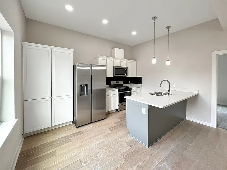 100 Lewis St — Photo 7
