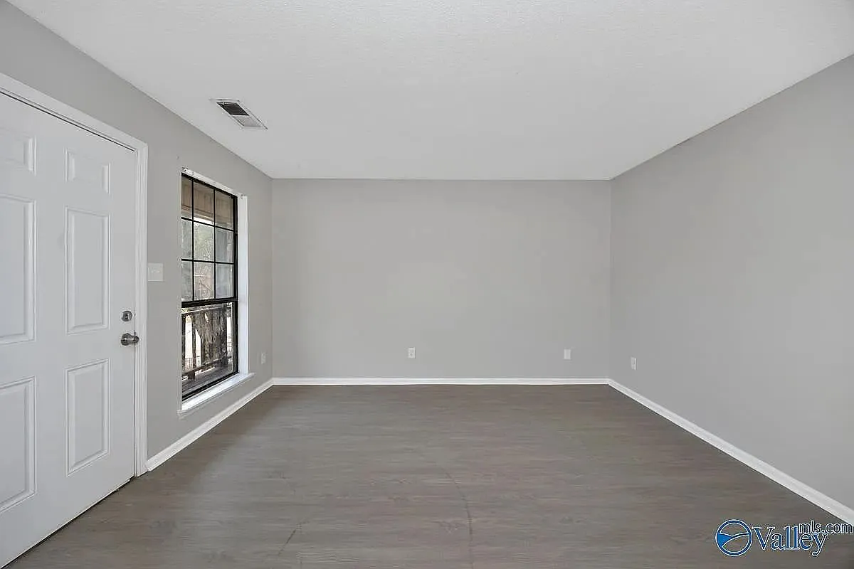 149 Angela Dr — Photo 4