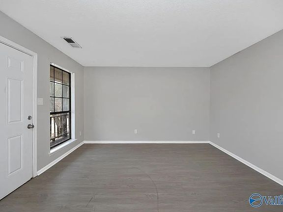 4th image of 149 Angela Dr Unit D
