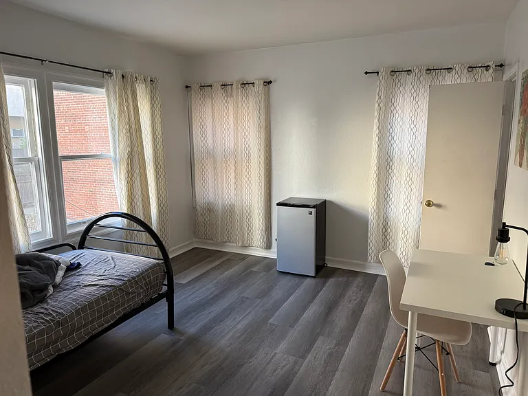 528 S Hobart Blvd — Photo 11