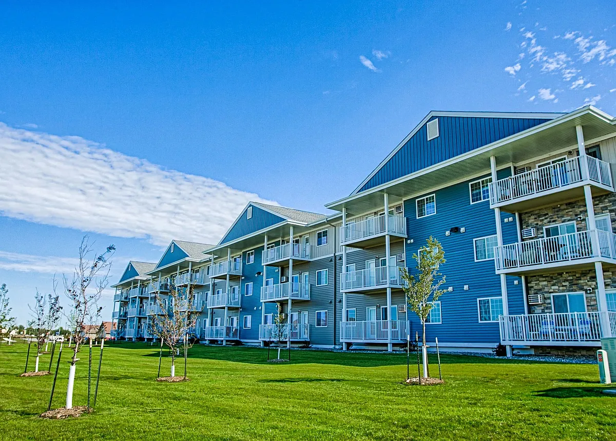 Building Photo - Silver Waters