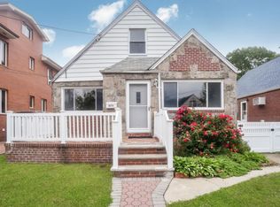 404 Central Blvd, New Hyde Park, NY 11040