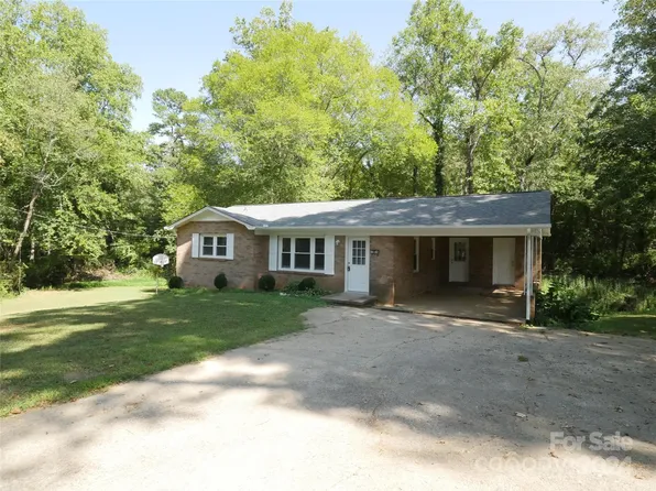 2216 4th Street St #27C, Hickory, NC 28601
