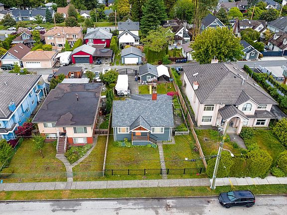 3rd image of 907 6th St
