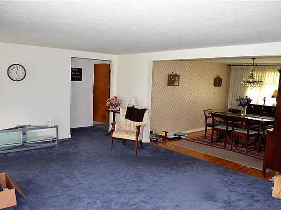 4th image of 84 Huxley Dr