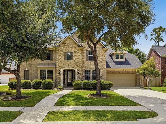 2nd image of 18034 Crescent Royale Way
