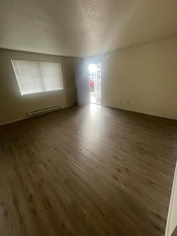 580 Schetter Ave B — Photo 3
