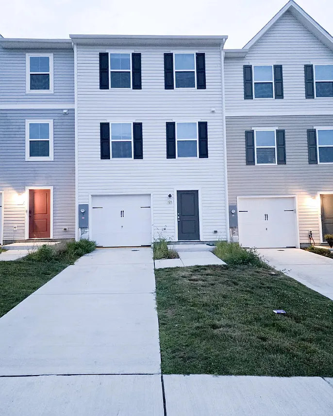 3 bed, 1680 sqft, $1,910 — Photo 1