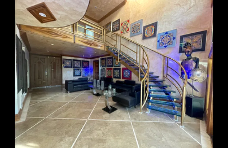 4266 Hillcrest Dr — Photo 3