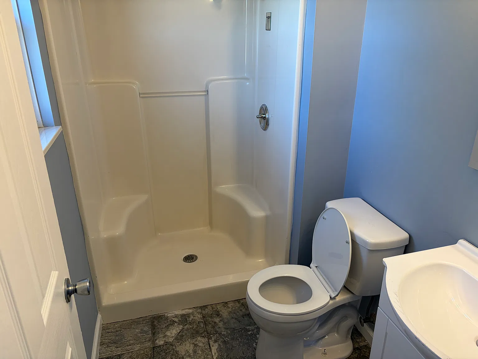 3 bed, 2.5 bath, 1052 sqft, $2,150 — Photo 3