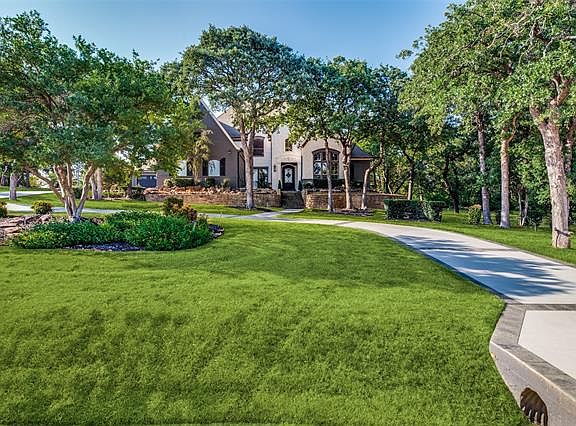 3rd image of 758 Knob Hill Ct