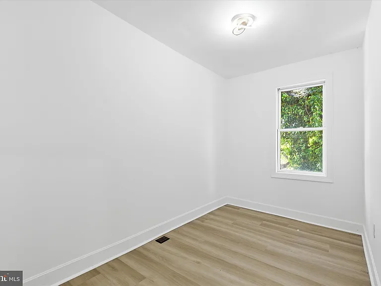 2567 W Baltimore St — Photo 10