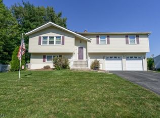 131 Stonehenge Dr, Phillipsburg, NJ 08865