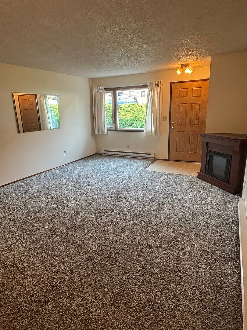 Bellano Apartments - 621 3rd St — Photo 4