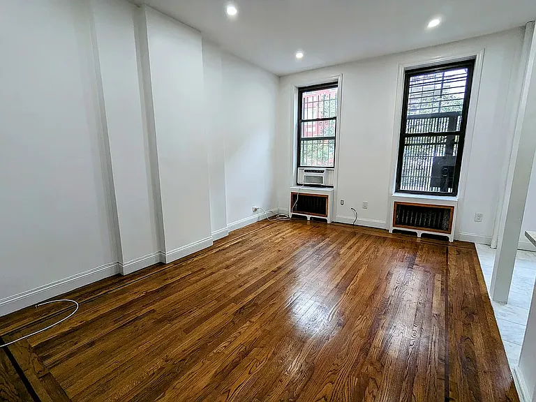 526 W 46th St #2F — Photo 3