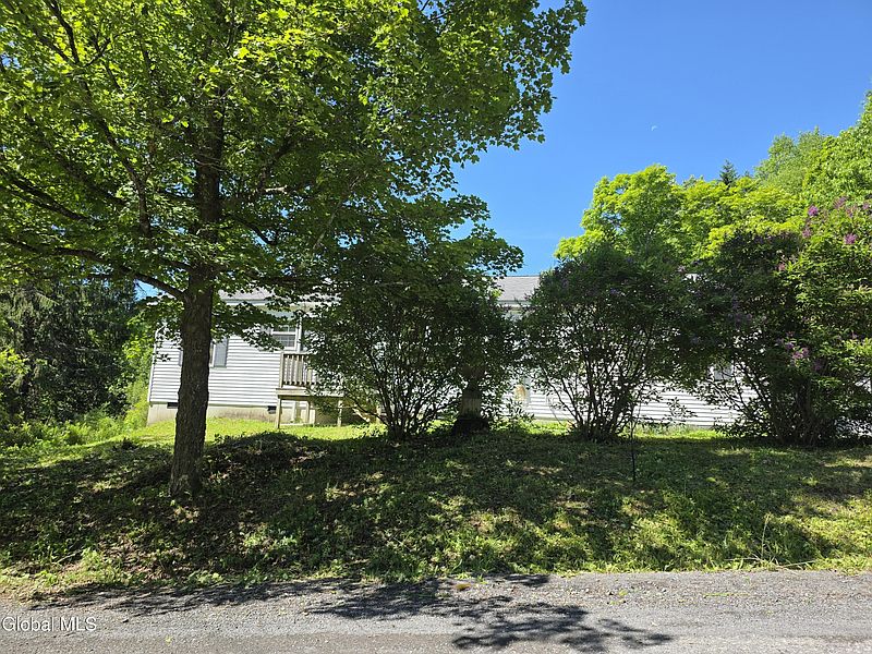 2nd image of 319 Tower Road
