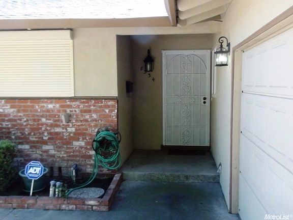 Front security door and nice shading when you walk in.