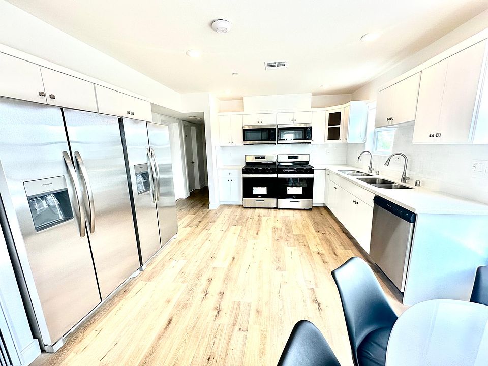 1st image of 1543 1/2 W 37th Pl