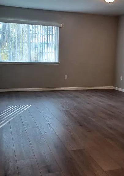 1206 E Poplar St #4 — Photo 2