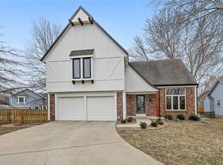 8523 Alden Ln, Lenexa, KS 66215