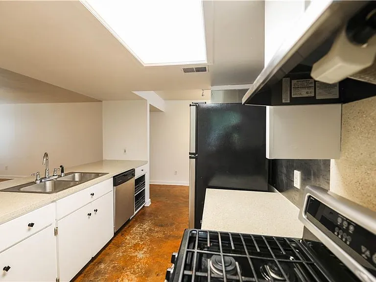 1305 Lorrain St #D — Photo 5