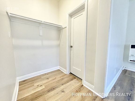 5th image of 518 N Harvard Blvd #404