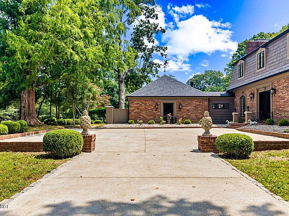 3rd image of 801 Green Willow Way