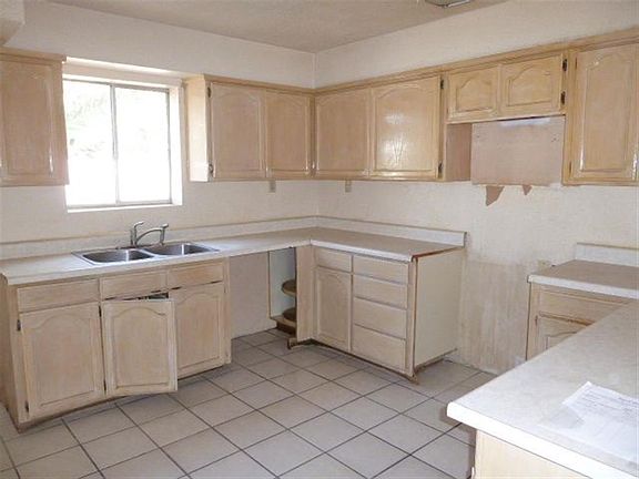 3rd image of 1654 E C St
